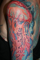 морская татуировка дальше некуда, тату морская медуза, тату на локте, тату Херсон, тату медуза на руке, цветная татуировка на руке